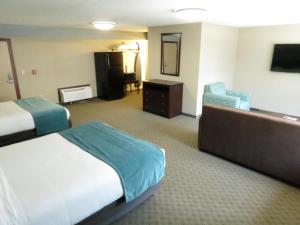Edgewater Hotel and Suites