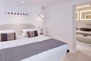 Cosmopolitan Suites - Small Luxury Hotels of the World Santorini Greece