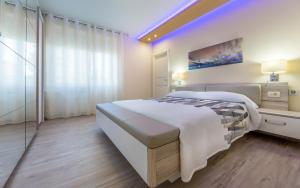 Apartments Dujmic - 50m from the sea with private parking