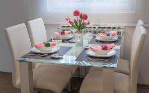 Apartments Dujmic - 50m from the sea with private parking 