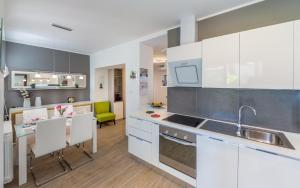 Apartments Dujmic - 50m from the sea with private parking