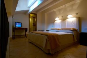 Executive Suite - Split Level