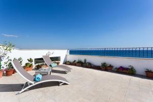 Appartement Breathtaking view on Huge Terrace Santa Marinella Itali&euml;