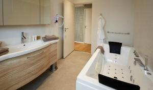 Hotels The Originals Hotel Le Cise Restaurant Chambres et Suites : photos des chambres