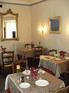 Hotels Hostellerie Le Beffroi : photos des chambres