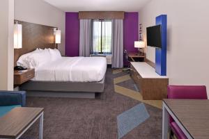 Suite - Hearing Accessible - Non-Smoking room in Holiday Inn Express and Suites Bryant - Benton Area an IHG Hotel