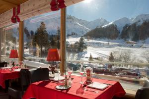 Hôtel du Puy Ferrand , Restaurant La Table de lOurs