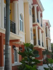Mediterranean Three Story Beach Townhouse - 圣徒皮特海滩