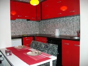 Black&Red Apartment