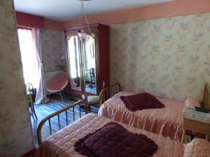 B&B / Chambres d'hotes Beau Site Guimauve et Vieilles Dentelles : Chambre Lits Jumeaux - Vue sur Jardin