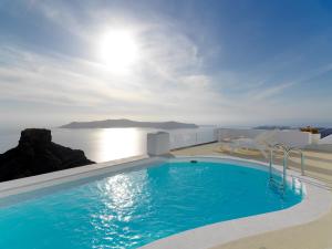 Tholos Resort hotel, 
Santorini, Greece.
The photo picture quality can be
variable. We apologize if the
quality is of an unacceptable
level.