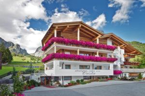 Garni Cristin & Dep Antina