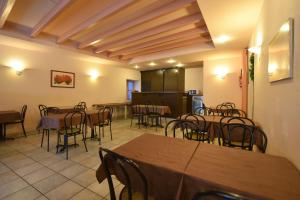 Hotels Logis Hotel Saint Jacques : photos des chambres