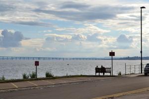 Fishermans flat - River view holiday home