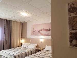 Hotels Logis Hotel du Midi - Rodez Centre-Ville : photos des chambres