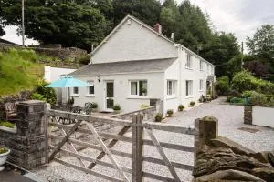 1 Tan Yr Eglwys Barn Cottage - Cilybebyll