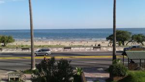Balcony into Buceo Beach, Ferienwohnungen - Montevideo