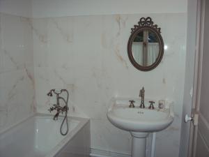 B&B / Chambres d'hotes Chateau Du Four De Vaux : Chambre Double Classique