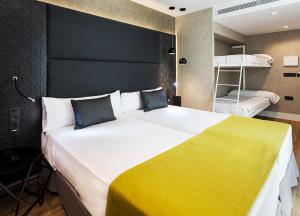 Family Room room in Catalonia Giralda