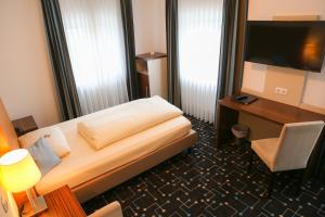 Large Single Room room in Hotel Königer