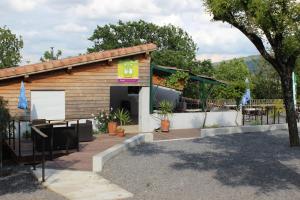 Campings Camping les Chenes : photos des chambres