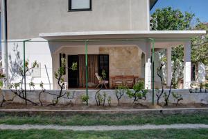 Apartment Pergola Nin - Queens Beach