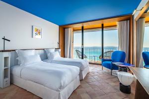 Hotels Hotel Le Bailli De Suffren : Chambre Club de 32 m² avec Balcon - Vue Panoramique sur Mer 