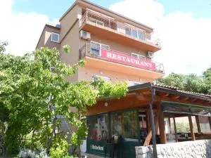 Apartments Adria - 斯比尼克尔姆波茨斯基