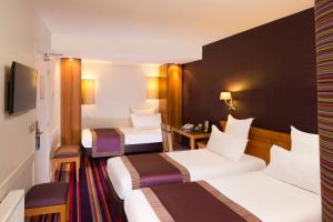 Hotels Hotel Mondial : Chambres Triples et Doubles Supérieures Adjacentes