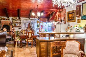 Royal Antique Apartment