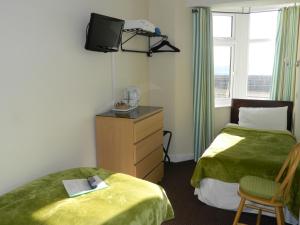 Twin Room with Sea View room in Ocean Bay