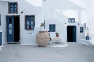 Olyra Traditional Cave Houses Santorini Greece