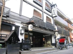 Sadachiyo Ryokan hotel, 
Tokyo, Japan.
The photo picture quality can be
variable. We apologize if the
quality is of an unacceptable
level.