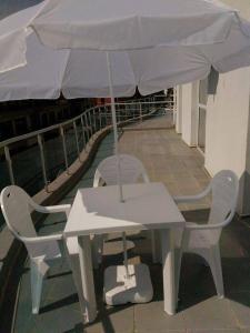 59 Kraybrezhna Apartment
