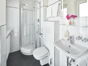 Comfort Triple Room - Courtyard or Street View  room in Hotel Alfa Zentrum