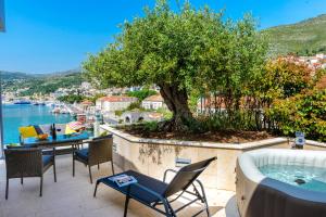 One-Bedroom Apartment with Terrace, Hot Tub and Sea View room in Adriatic Deluxe Apartments