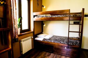 Bed in Dormitory Room for 6 People with Shared Bathroom room in Mundo Hostel