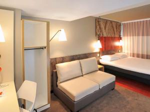 Hotels Ibis Villefranche Sur Saone : Chambre Standard avec 1 Lit Double et 1 Canapé-Lit - Non remboursable