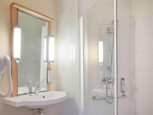 Hotels ibis Poitiers Centre : Chambre Standard avec 1 Lit Double et 1 Lit Simple