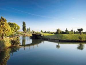 Hotels Mercure Toulouse Aeroport Golf de Seilh : Chambre Privilège avec Lit Double - Vue sur Parcours de Golf