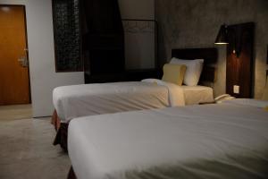 Phòng Hai Giường Đơn Loại Sang (Deluxe Twin Room)