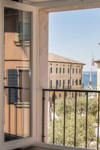 IN PIAZZA appartamento con vista - 拉齐塞