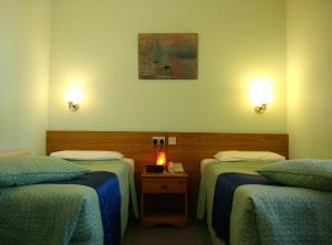 Standard Twin Room with Ensuite Bathroom room in River Hotel