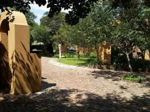 Izimbali Lodge and Restaurant - Grootgewaagd