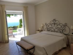 Double Room with Terrace and Sea View   room in Hotel Orsa Maggiore