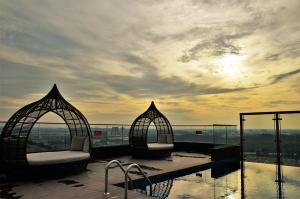 Holi Afiniti Themed Suites