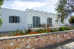 Pavlos House Milos Greece