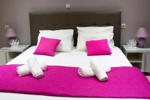 Litinakis Studios Sea View & Litinakis Studios Garden View 700 meters away