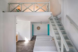One-Bedroom Apartment - Split Level room in Nissia Beach Apartments & Suites