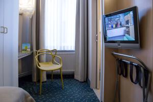 Single Room with Shower room in Logis Hotel Glenmore